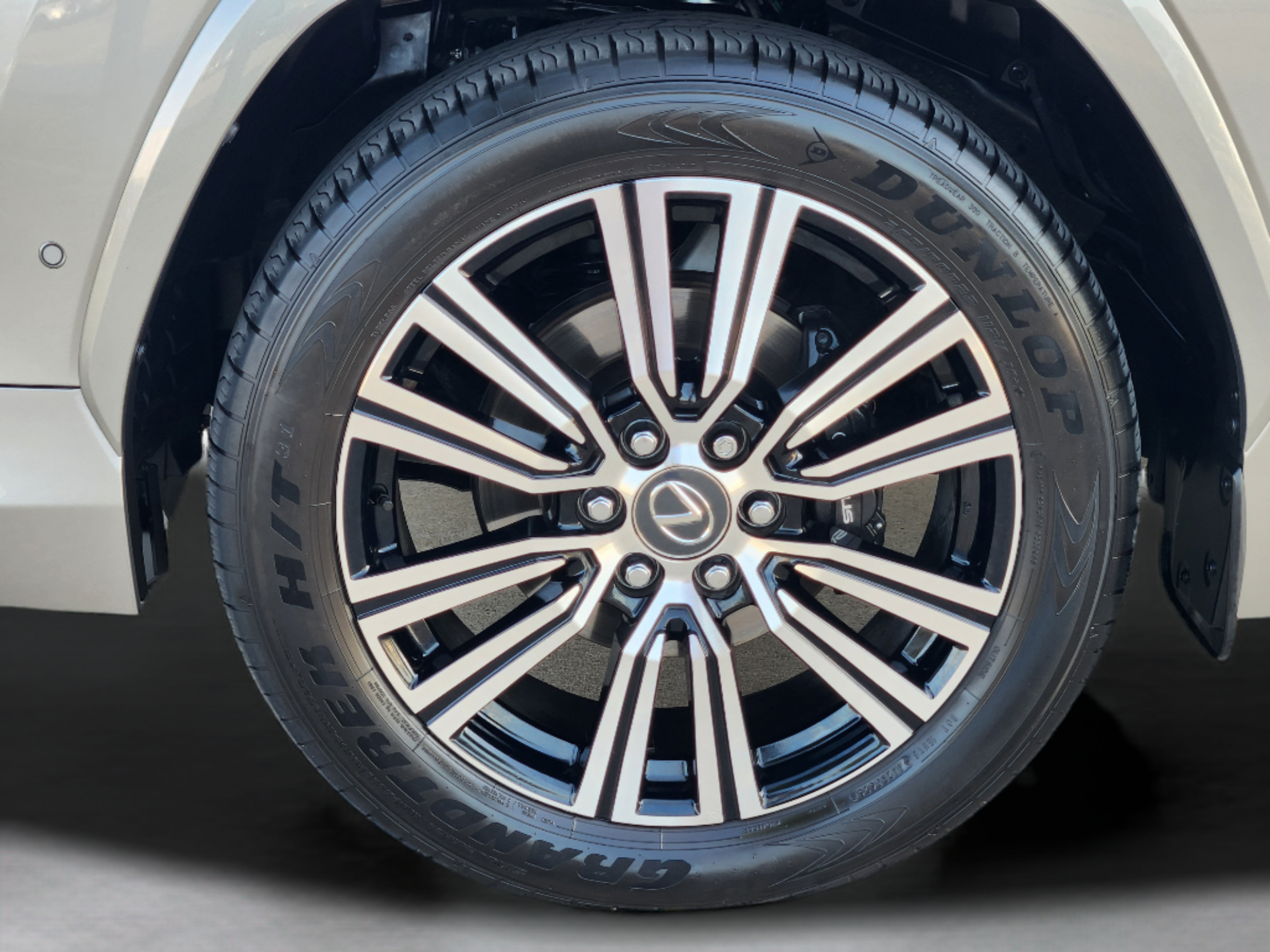 Certified 2025 Lexus LX 700h Luxury w/ Appearance Package AWD/4WD image 39