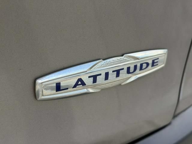 Used 2016 Jeep Cherokee Latitude w/ Cold Weather Group AWD/4WD image 28