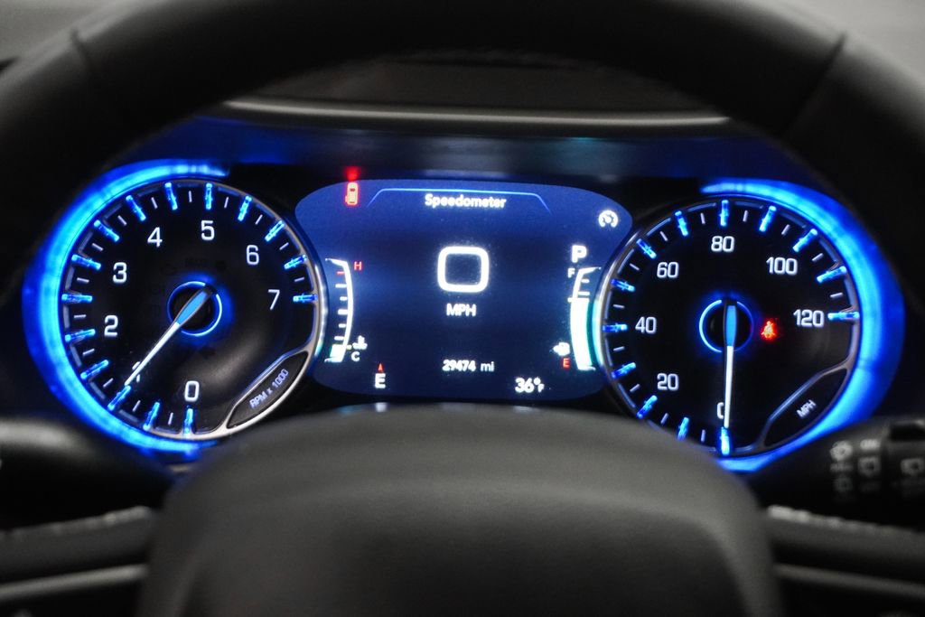 Used 2025 Chrysler Pacifica Select image 17