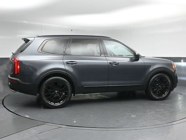Used 2022 Kia Telluride SX w/ SX Prestige Package image 3