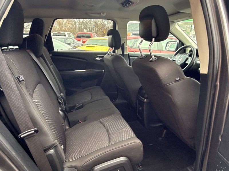 Used 2019 Dodge Journey SE w/ Blacktop Package image 18