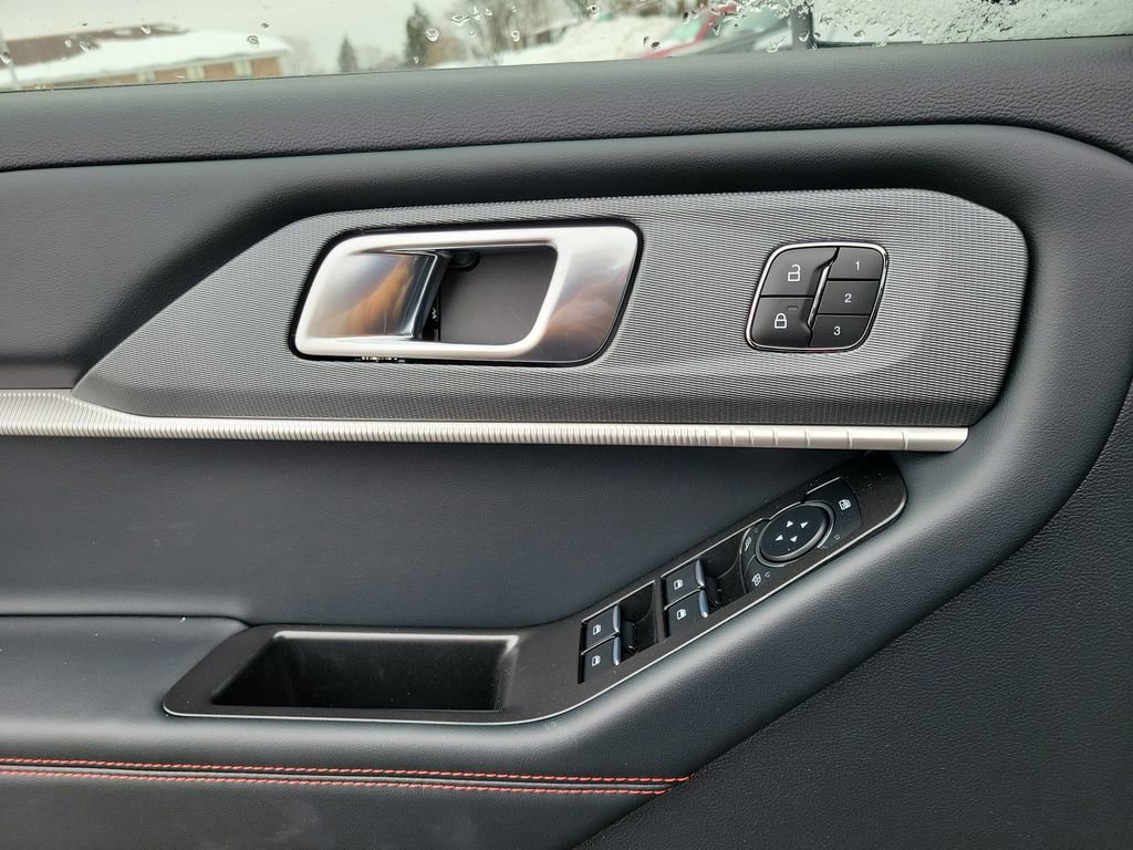 New 2026 Ford Explorer ST-Line w/ ST-Line Street Pack image 18