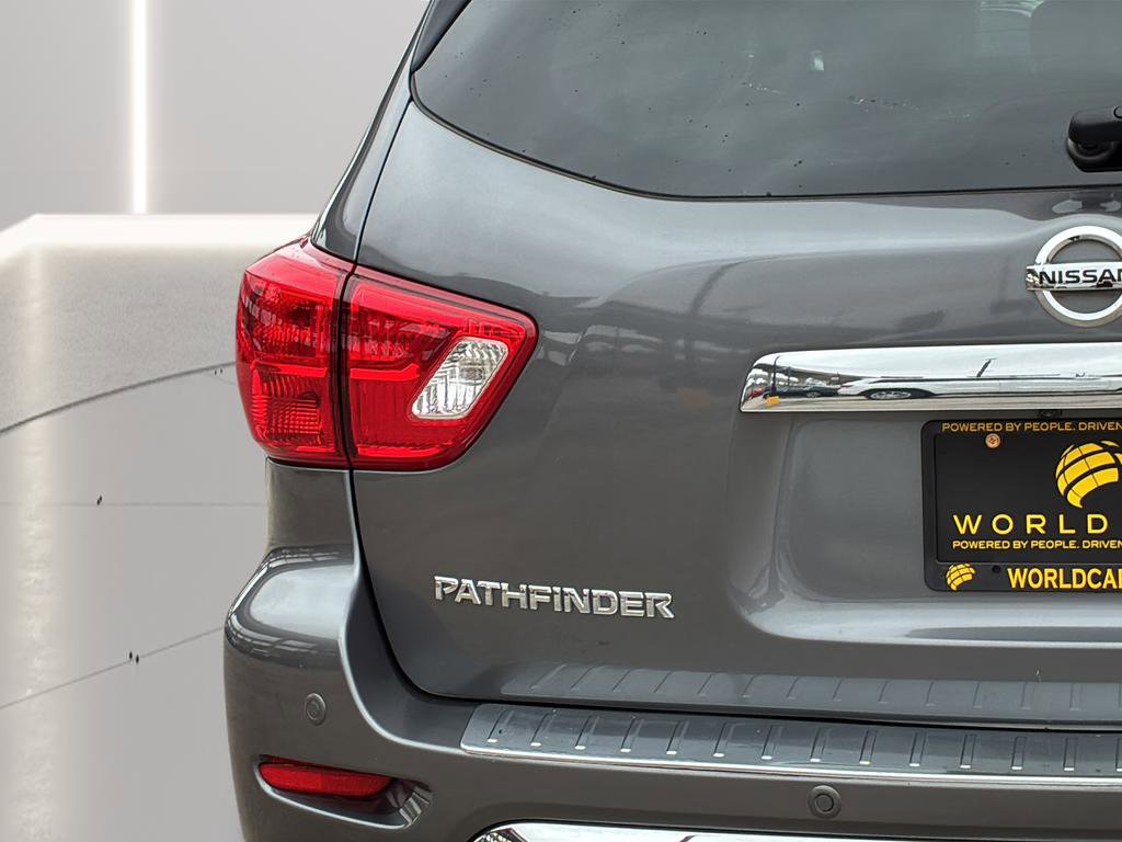 Used 2017 Nissan Pathfinder Platinum w/ Family Entertainment Package image 31