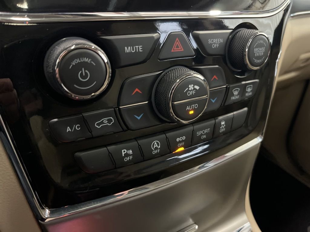 Used 2021 Jeep Grand Cherokee Limited AWD/4WD image 15