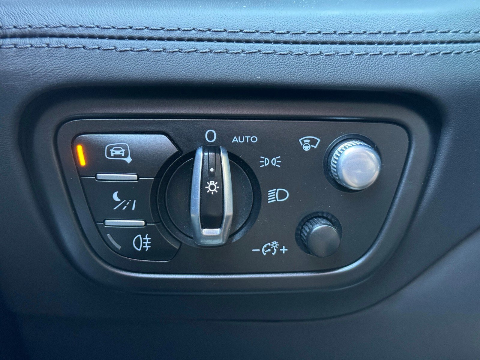 Used 2022 Bentley Bentayga AWD/4WD image 18