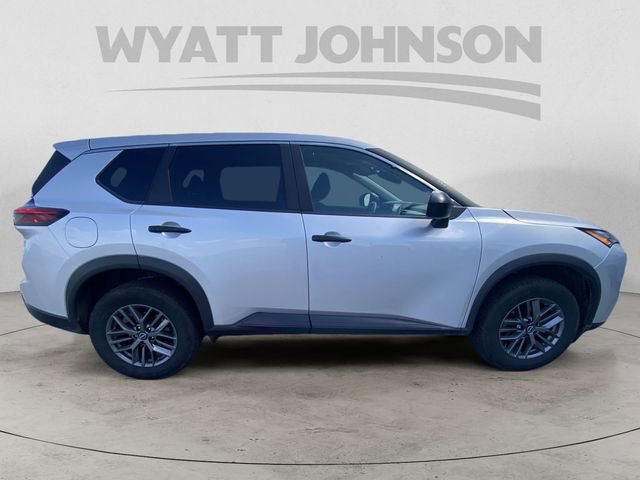 Used 2024 Nissan Rogue S image 11