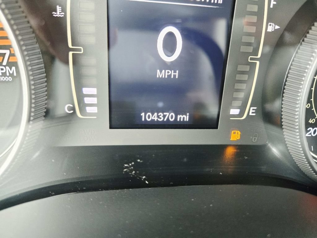 Used 2019 Jeep Cherokee Latitude Plus w/ Comfort/Convenience Group AWD/4WD image 23