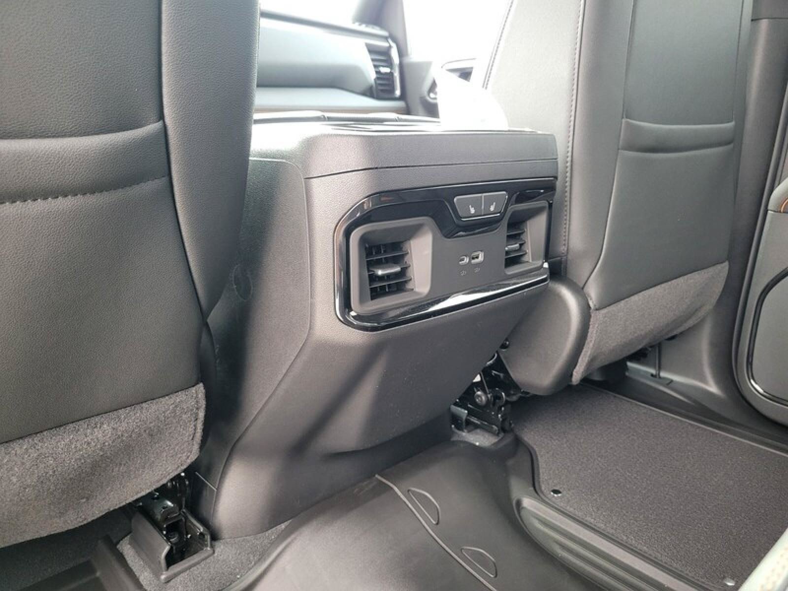 New 2026 GMC Sierra 1500 AT4 w/ AT4 Premium Package AWD/4WD image 31