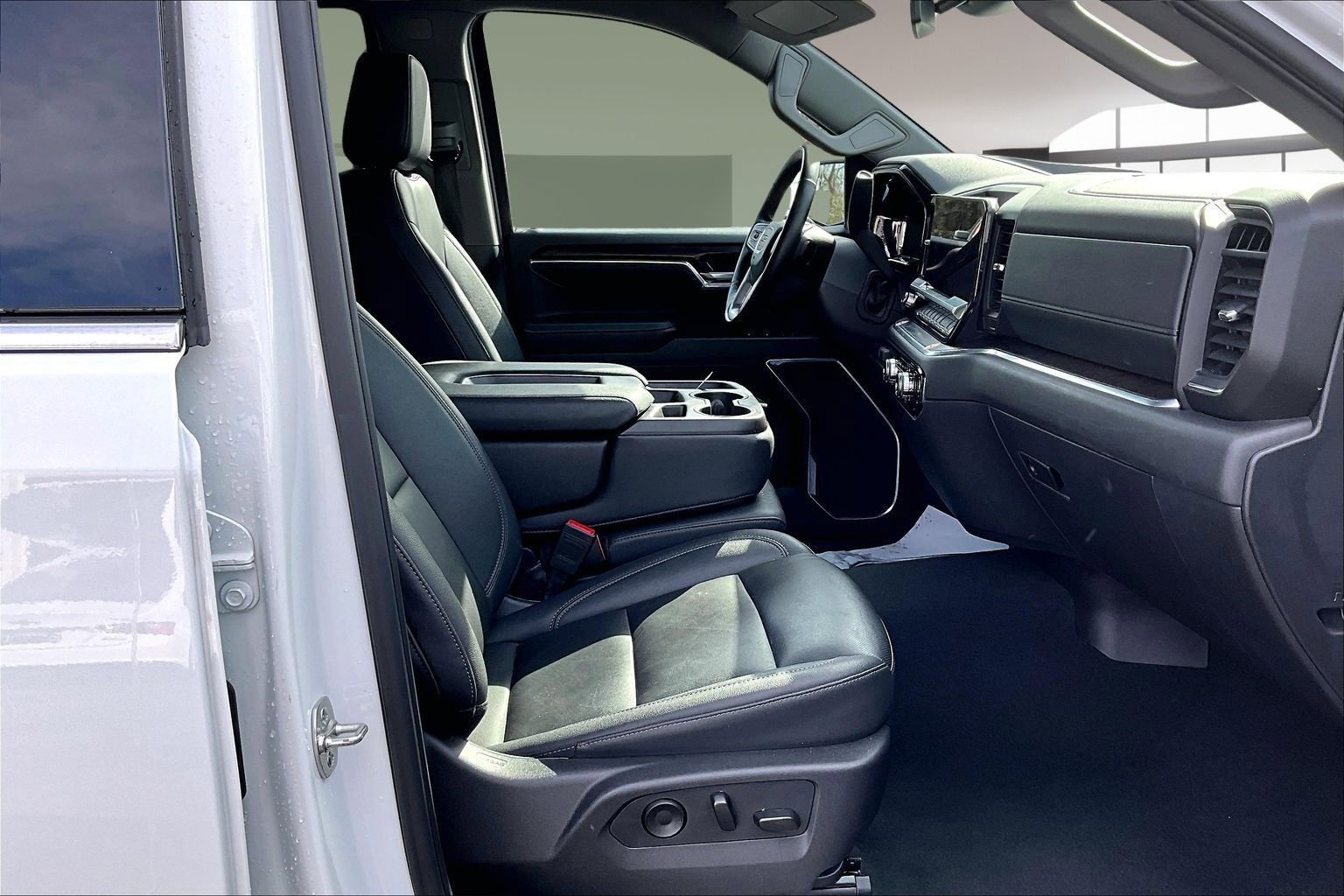 Used 2025 GMC Sierra 1500 SLT image 30