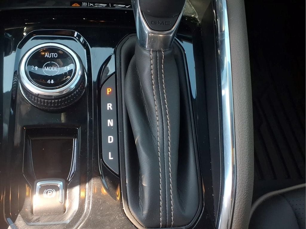 Used 2024 GMC Canyon Denali AWD/4WD image 15