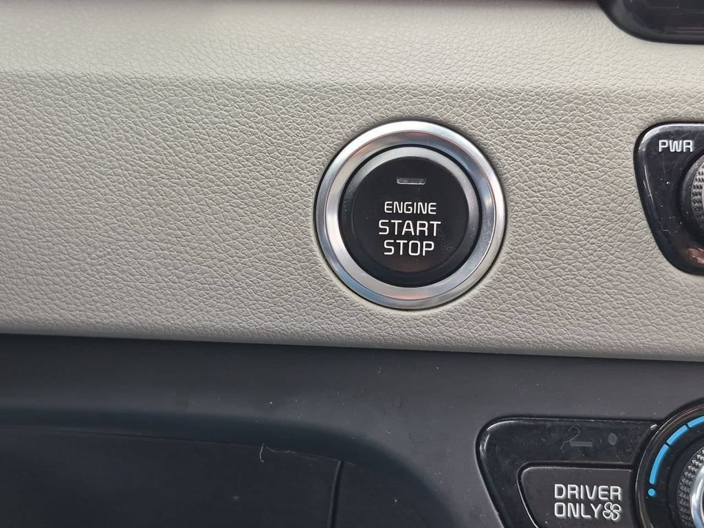 Used 2018 Kia Niro EX Premium FWD image 17