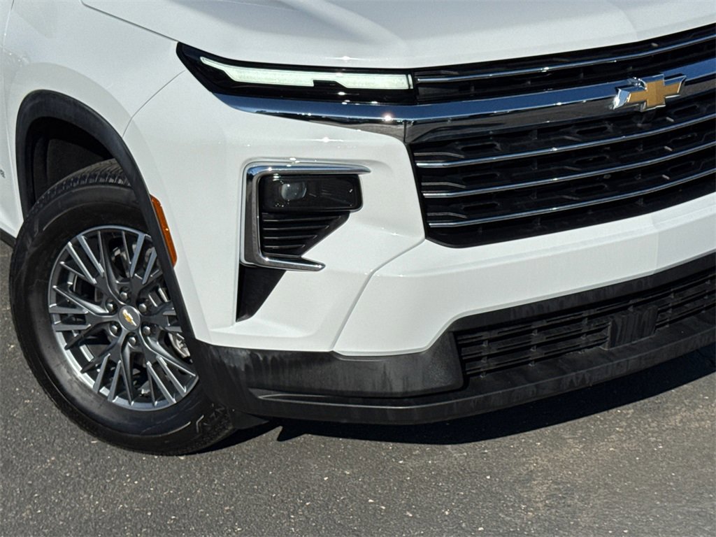 Used 2025 Chevrolet Traverse LT image 6