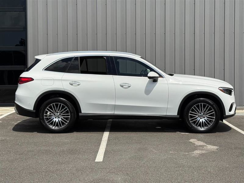 Used 2023 Mercedes-Benz GLC 300 image 4