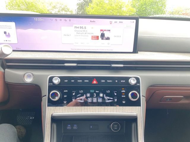 Used 2025 Genesis GV80 3.5T Prestige AWD/4WD image 13