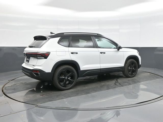 New 2026 Volkswagen Taos SE image 7