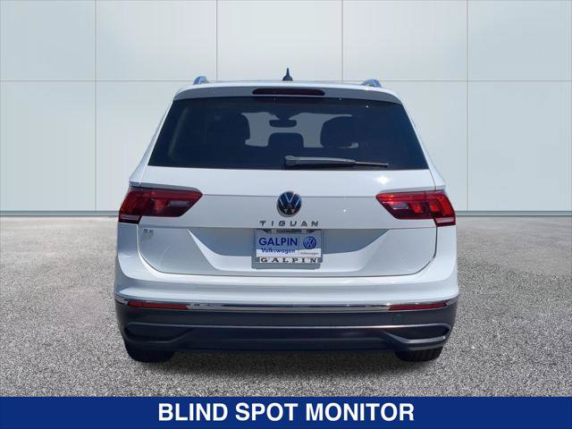 Certified 2022 Volkswagen Tiguan SE w/ Panoramic Sunroof Package FWD image 4