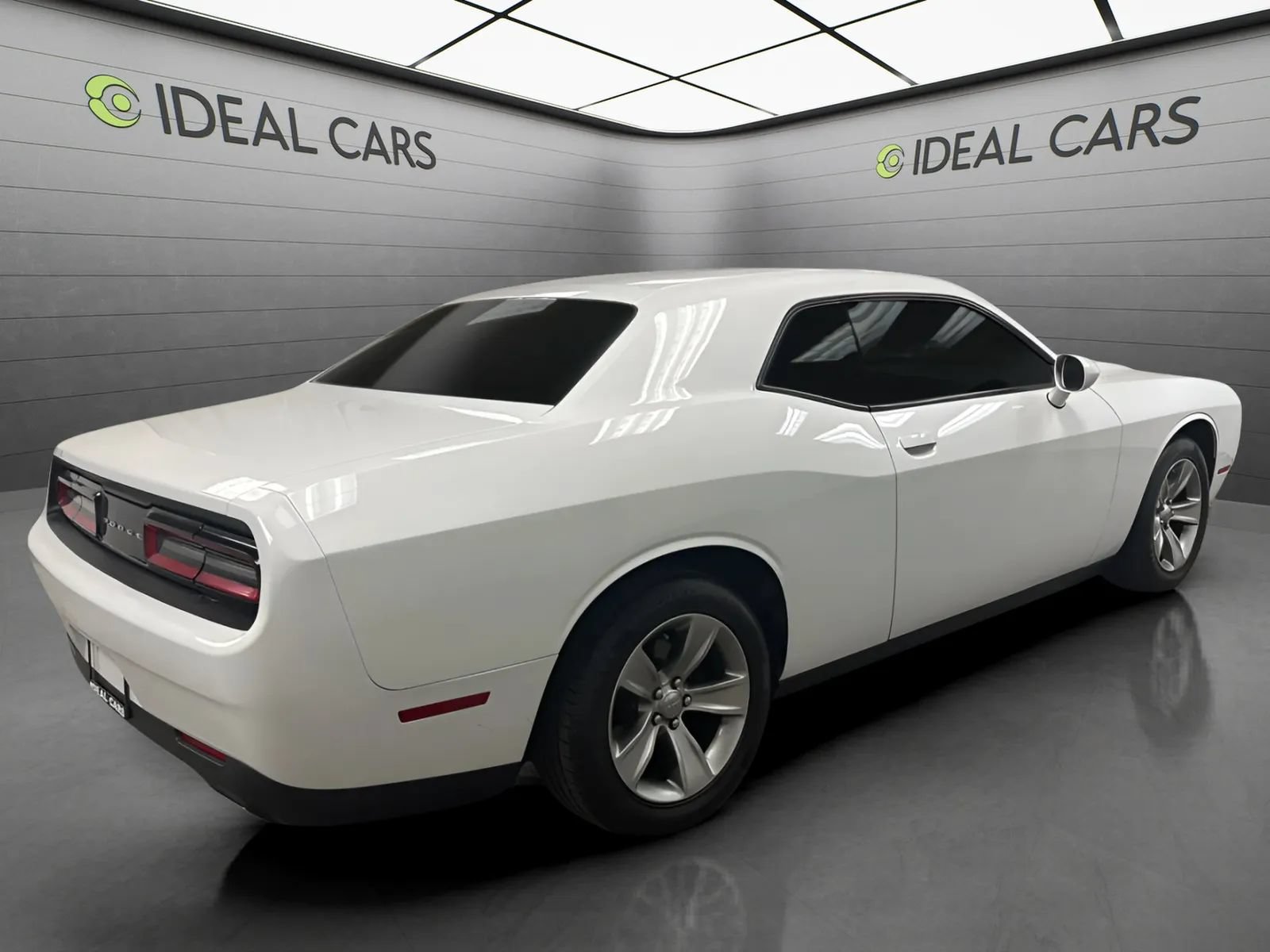 Used 2017 Dodge Challenger SXT RWD image 5