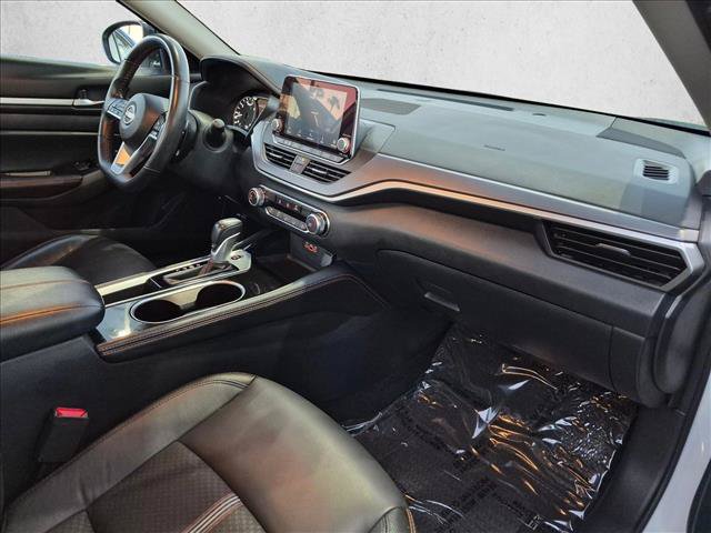 Used 2024 Nissan Altima 2.5 SR FWD image 25