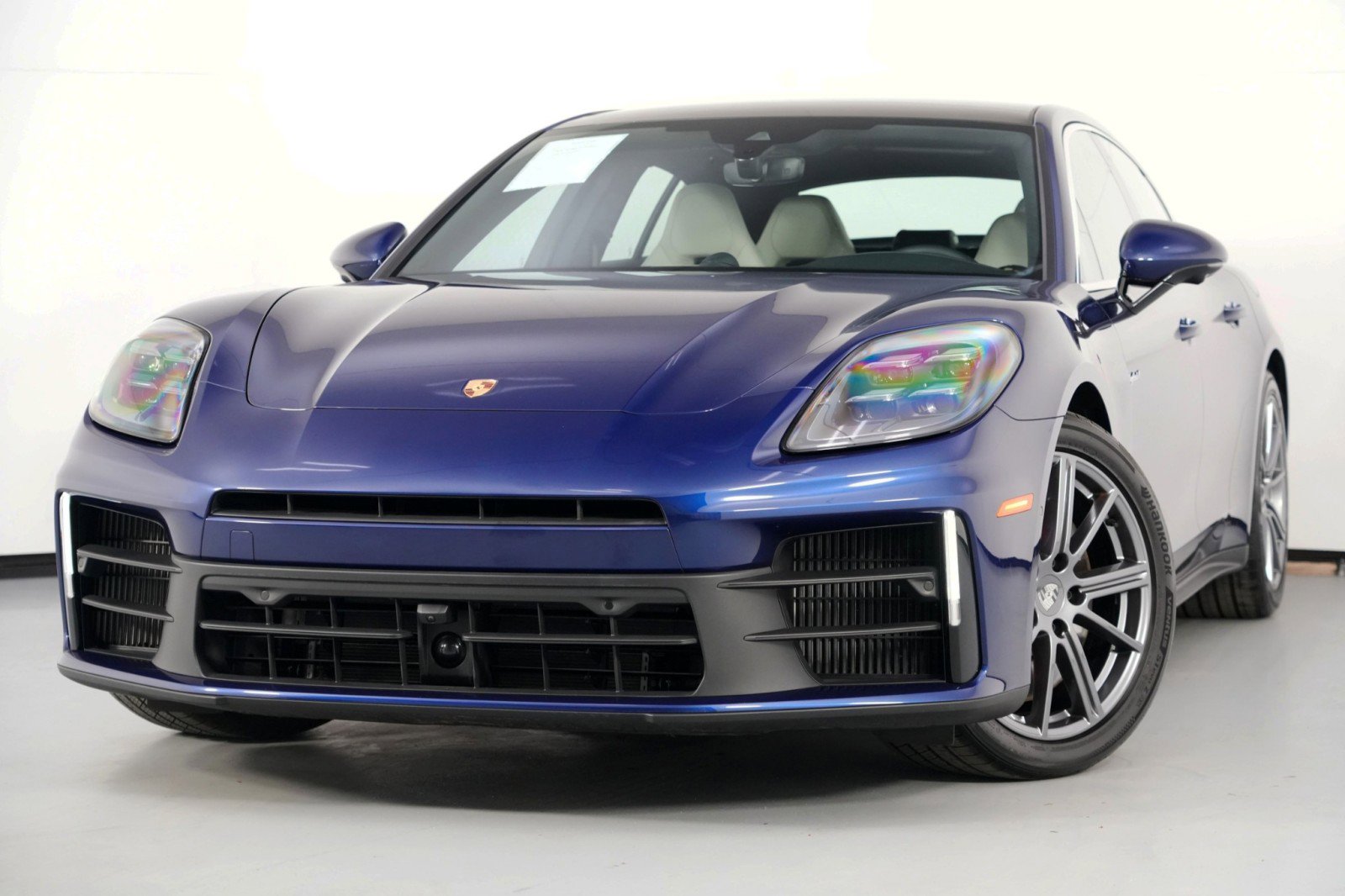 Used 2025 Porsche Panamera 4S w/ Premium Package image 3