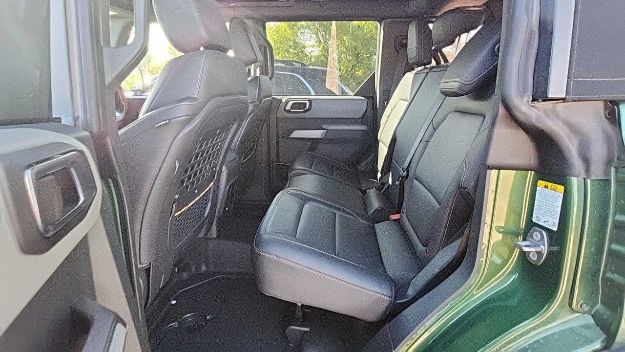 Used 2023 Ford Bronco Badlands w/ Sasquatch Package AWD/4WD image 12