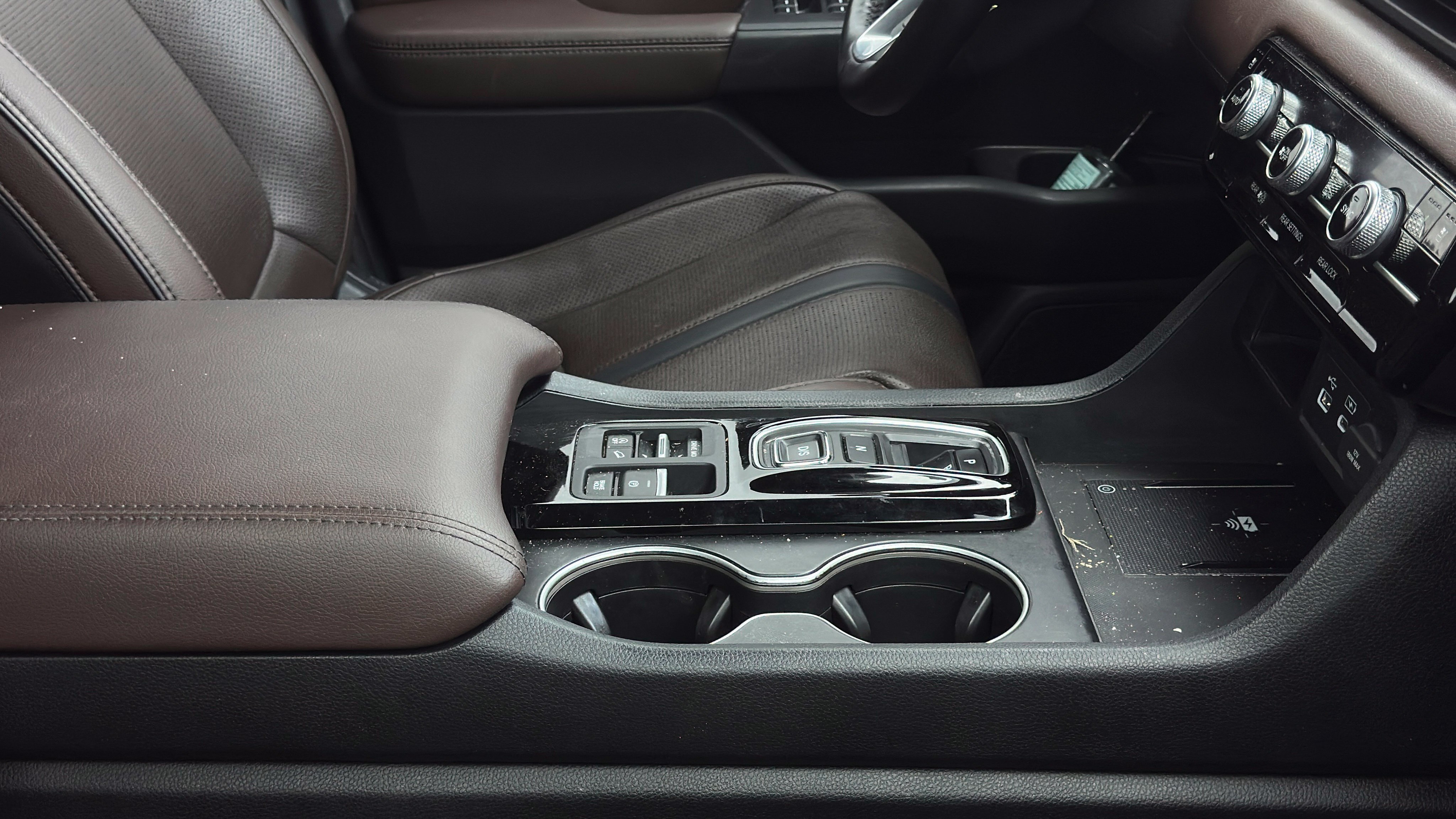 Used 2025 Honda Pilot Elite image 9