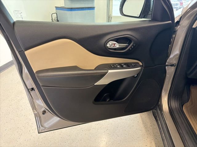 Used 2018 Jeep Cherokee Limited w/ Luxury Group image 36