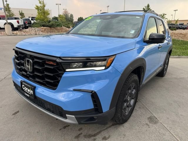 Used 2025 Honda Pilot TrailSport image 3