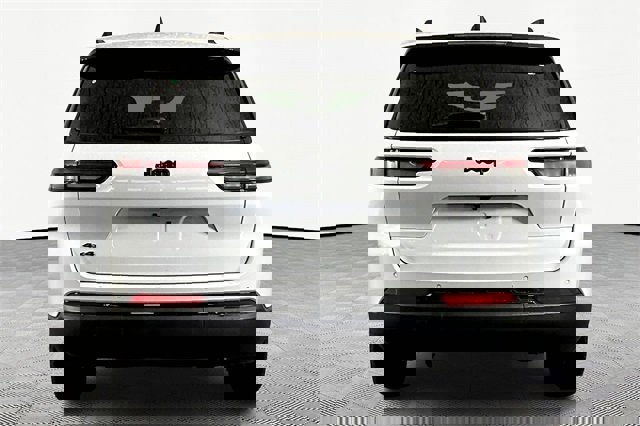 New 2025 Jeep Grand Cherokee L Altitude image 5