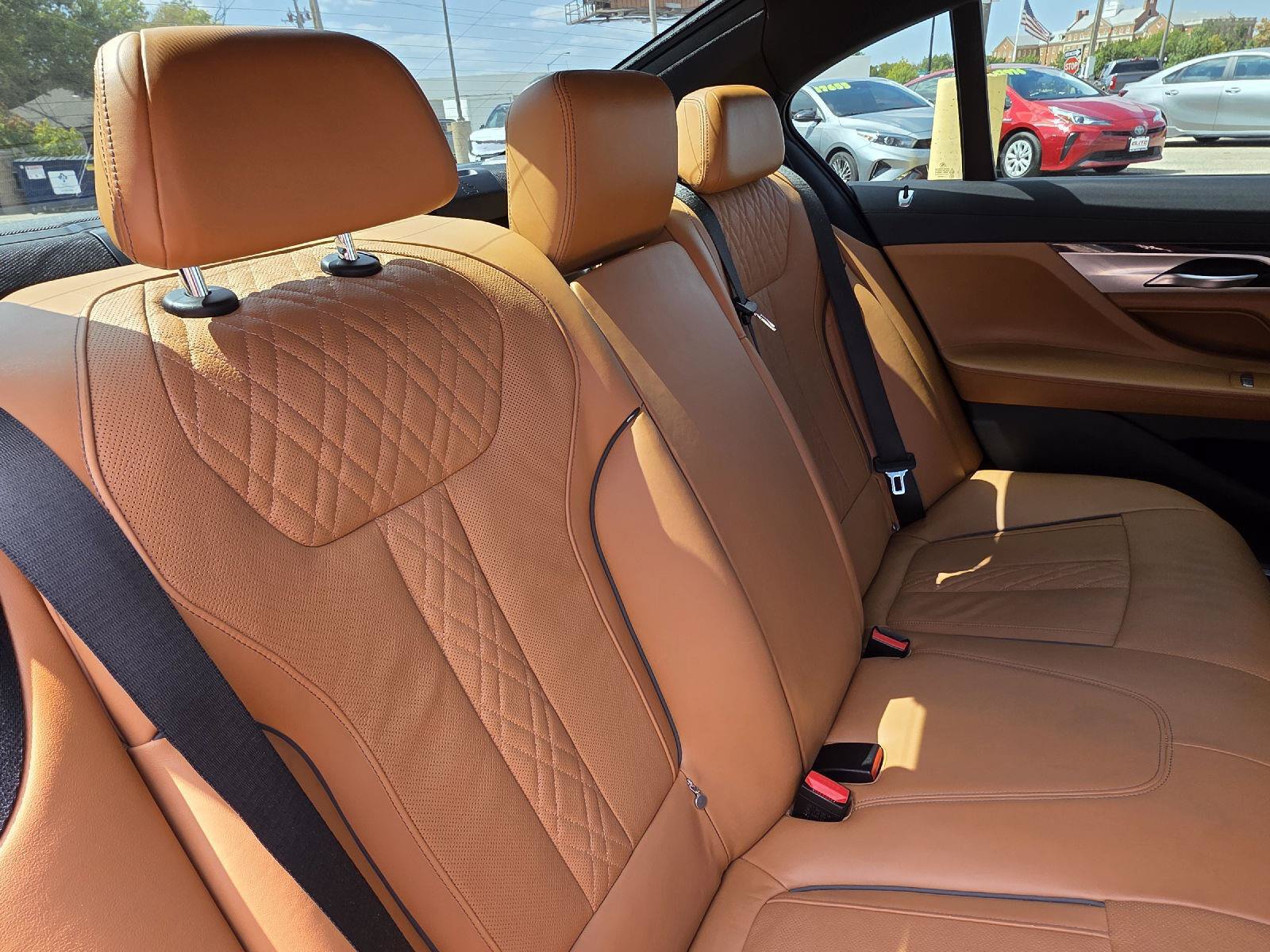Used 2022 BMW 750i xDrive w/ M Sport Package AWD/4WD image 38