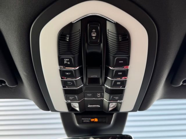 Certified 2025 Porsche Macan image 26