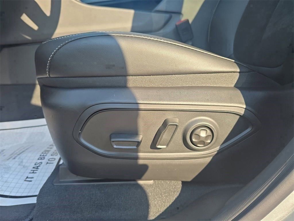 New 2025 Jeep Grand Cherokee L Altitude image 13