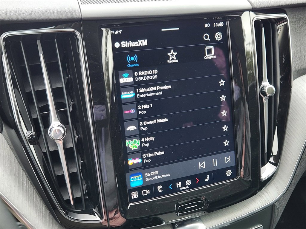 Used 2025 Volvo XC60 B5 Plus image 11