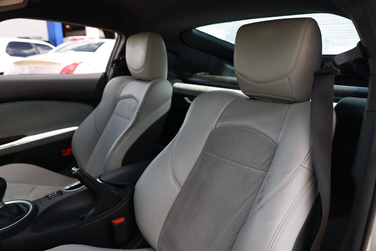 Used 2009 Nissan 370Z Touring RWD image 6