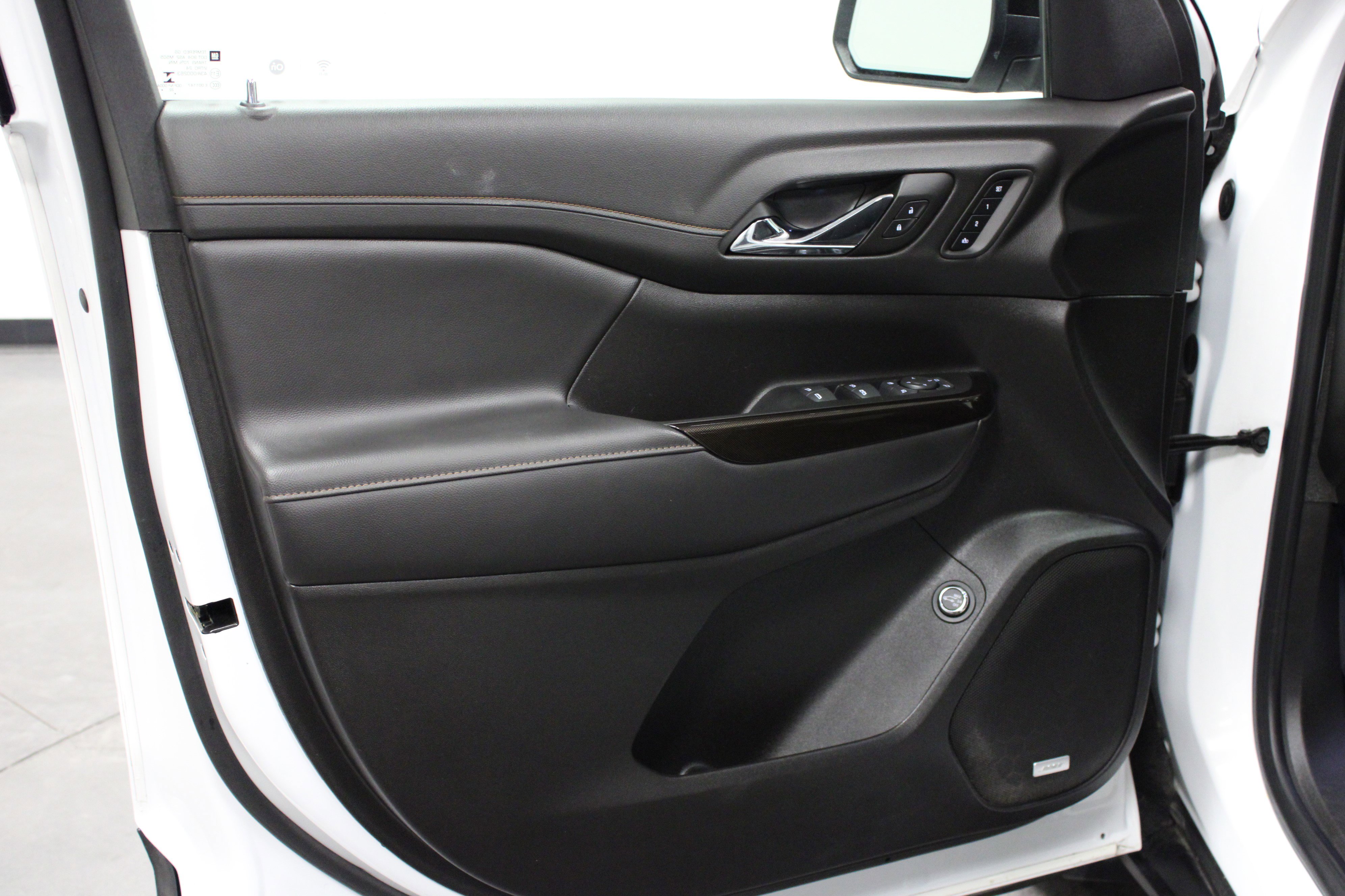 Used 2023 GMC Acadia AT4 w/ Preferred Package image 10