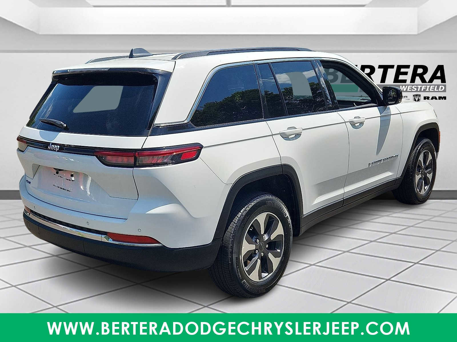 Used 2024 Jeep Grand Cherokee Limited 4xe image 6