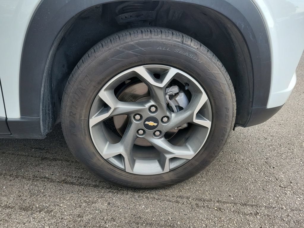 Used 2025 Chevrolet Trax LT FWD image 7