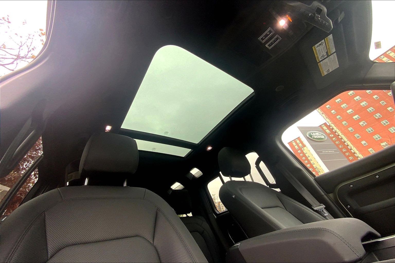 Used 2025 Land Rover Defender 110 X-Dynamic SE image 14