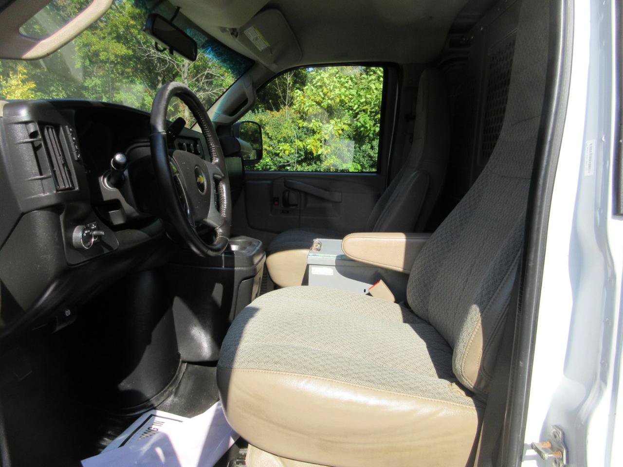 Used 2017 Chevrolet Express 3500 RWD image 30