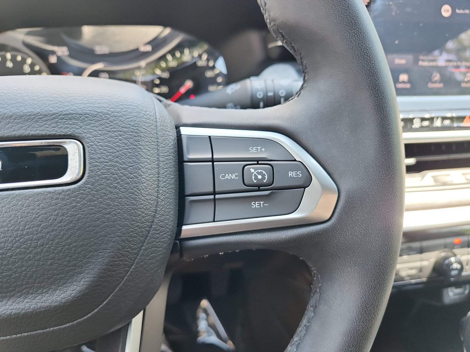 Used 2024 Jeep Compass Latitude AWD/4WD image 24