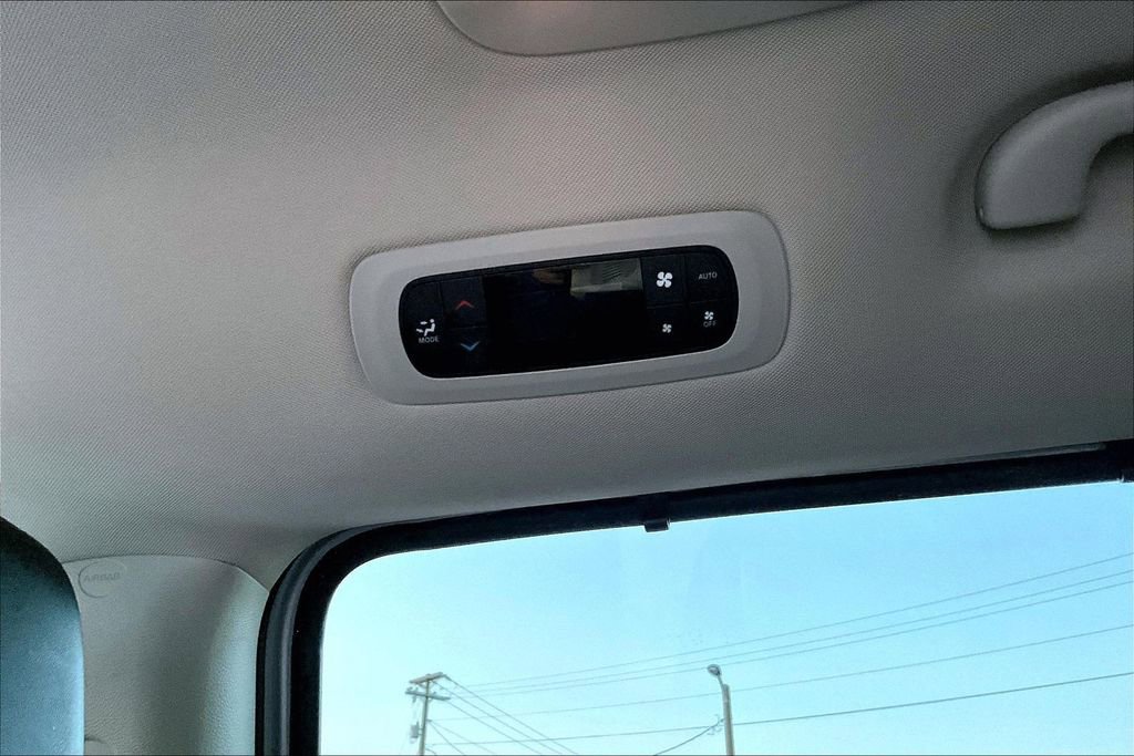 Used 2024 Chrysler Pacifica Touring-L image 28