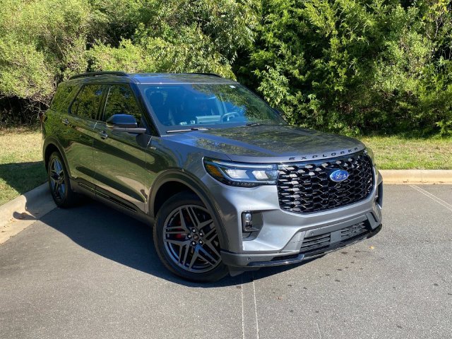 Used 2025 Ford Explorer ST-Line w/ Premium Package RWD image 1