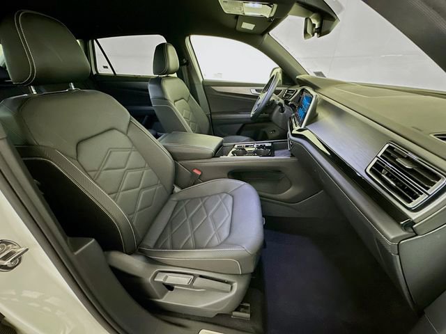 Used 2025 Volkswagen Atlas Cross Sport SE image 26