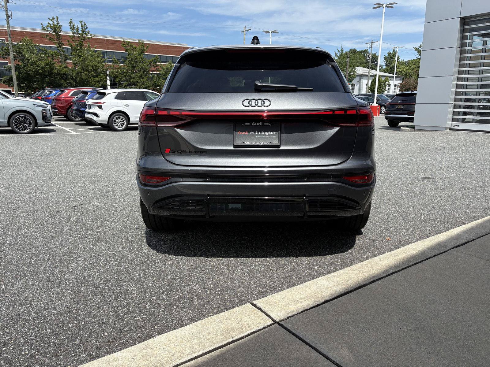 New 2027 Audi SQ6 e-tron Premium Plus AWD/4WD image 4