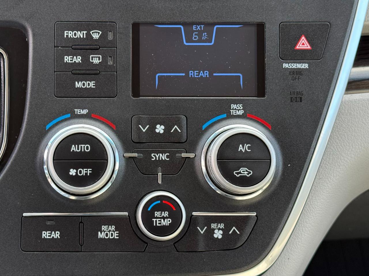 Used 2017 Toyota Sienna XLE w/ XLE Navigation Package image 13