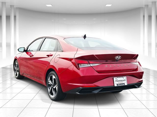Used 2023 Hyundai Elantra SEL w/ Convenience Package image 3