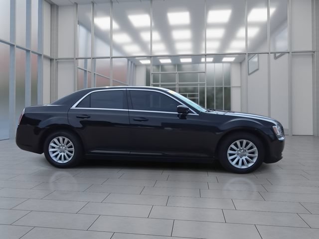 Used 2014 Chrysler 300 RWD image 9
