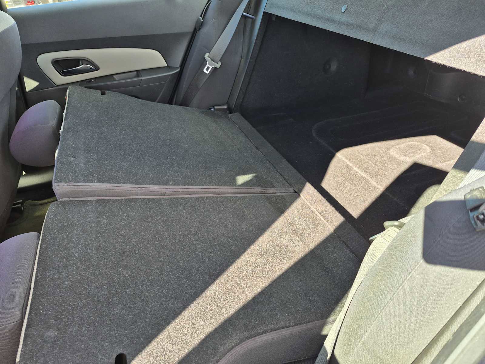 Used 2013 Chevrolet Cruze LS image 28