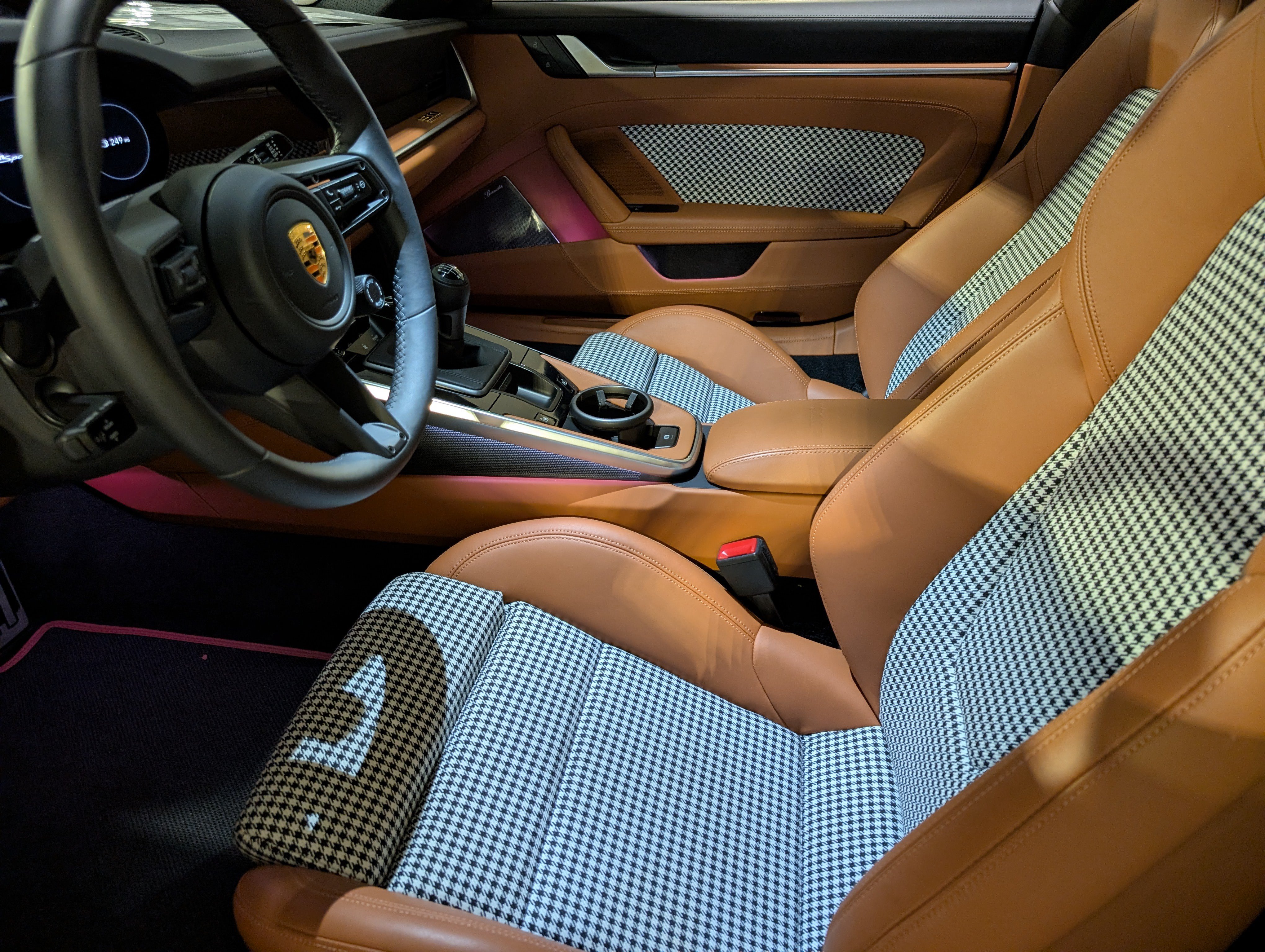 Certified 2023 Porsche 911 Sport Classic RWD image 4