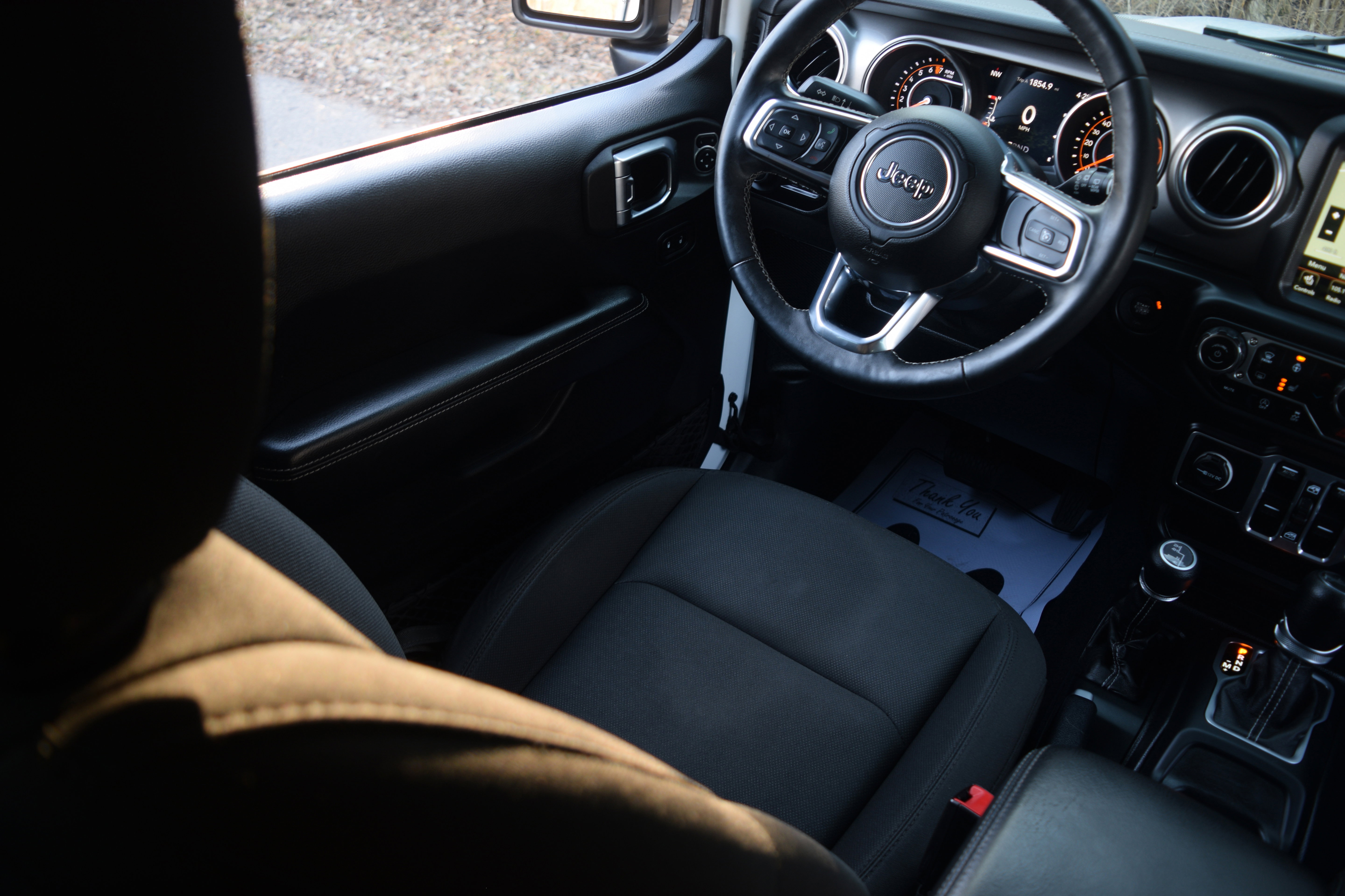 Used 2018 Jeep Wrangler Unlimited Sahara image 2