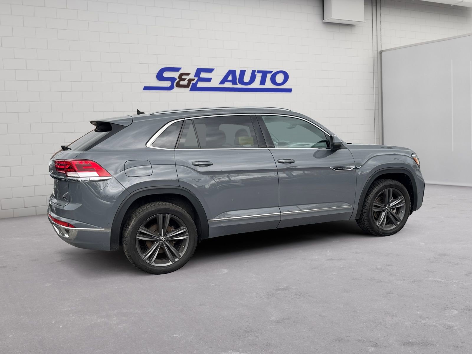 Used 2022 Volkswagen Atlas Cross Sport SEL Premium R-Line AWD/4WD image 5